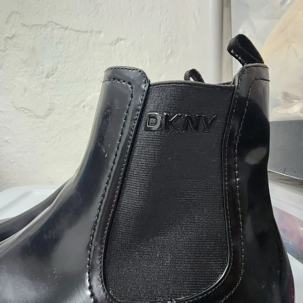 DKNY Womens Senni Chelsea Black Lug Boots Vegan Leather High-gloss US 10